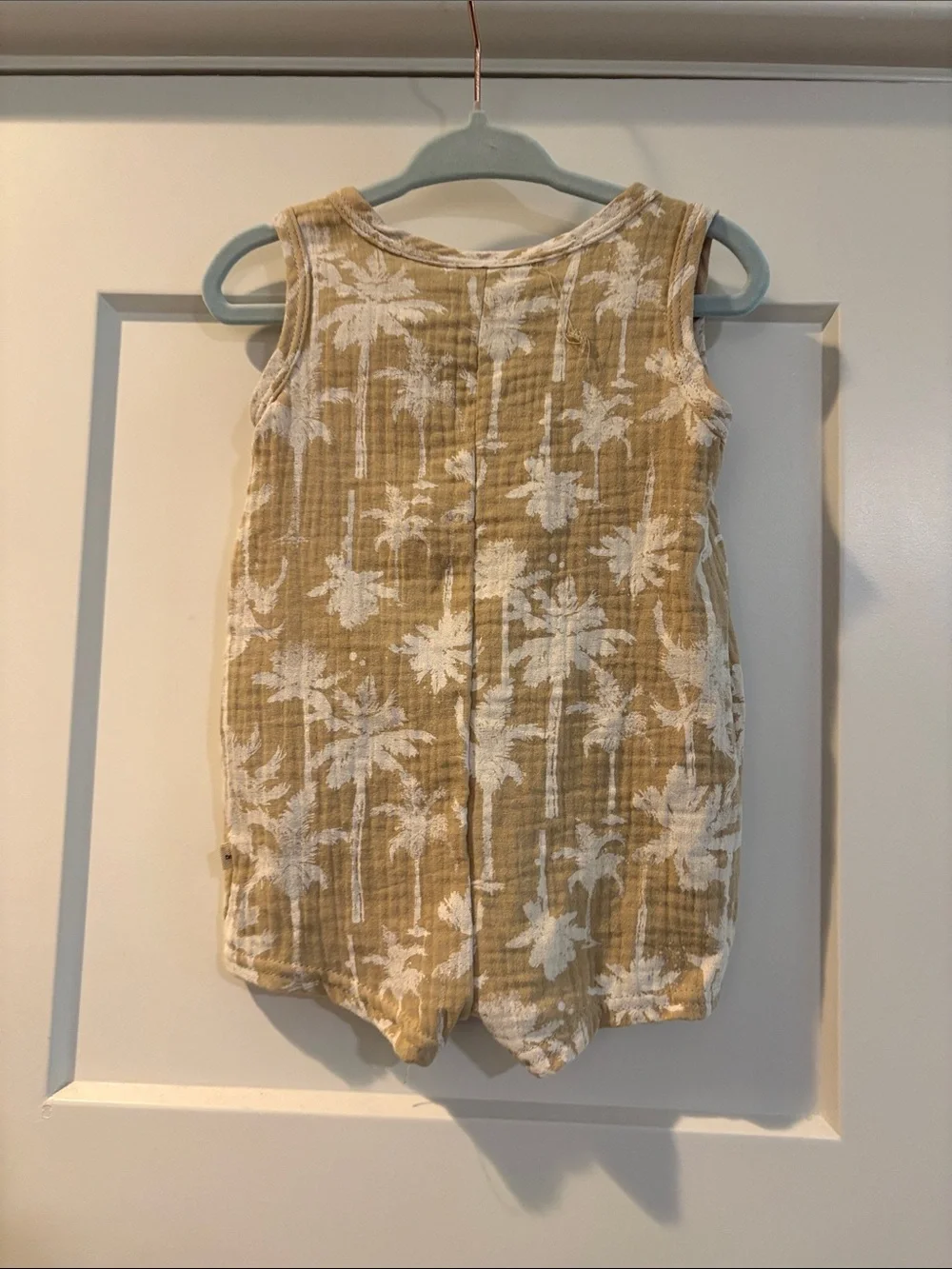 BearPaw Little Boy Tan Palm-Print Sleeveless Romper with Hat 3-6 Months
